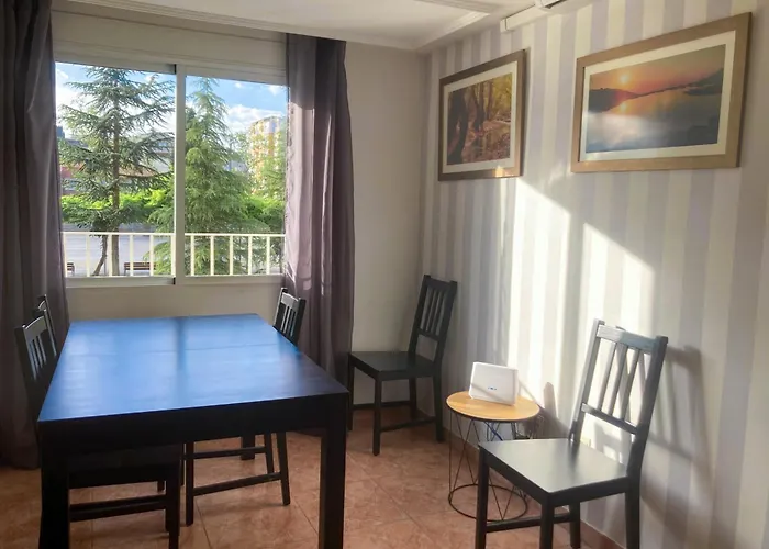 Luninoso Y Practico Apartamento En El Centro Con Amplio Parking Incluido